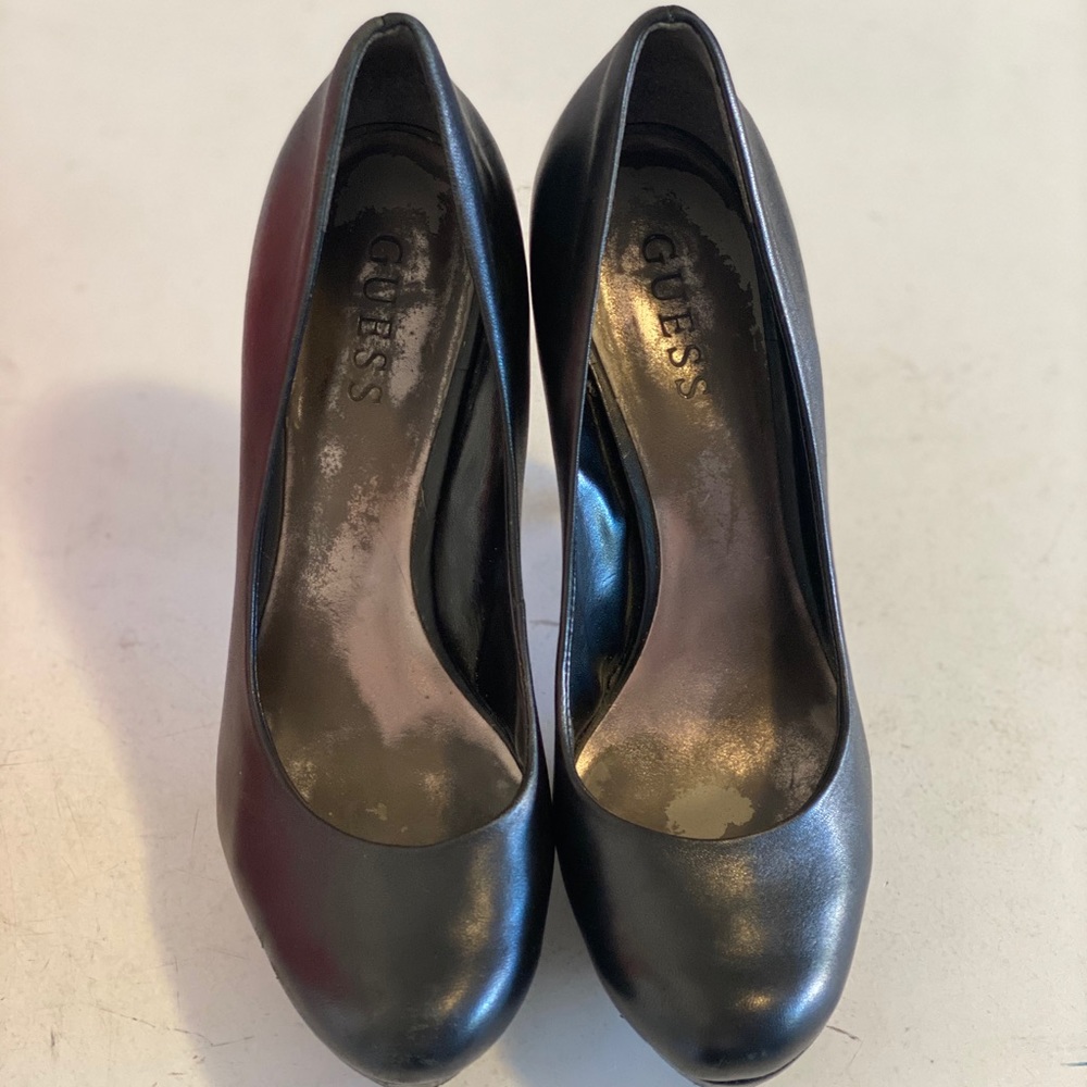 Guess Pumps - Picture 2 of 4
